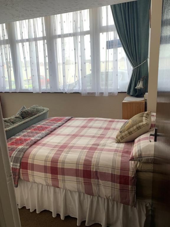 Sarnia holiday flats room 6